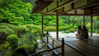 Typical activity in Kyoto: enjoying a temple garden, like here at Shisendo in north-east Kyoto.

Read more about Shisendo temple: https://japan-kyoto.de/shisendo-tempel-kyoto/