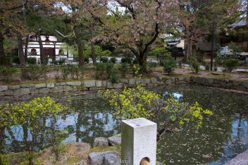 About Kenninji: https://japan-kyoto.de/kenninji-tempel-kyoto/
