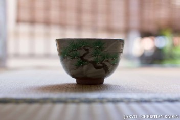 Matcha Bowl on Tatami<br>Date taken: 06.06.2012 15:42:41.<br>Informationen zur <a href="https://japan-kyoto.de/japan-bilder-fotografien/">Nutzung und Lizenz</a>. ©Christian Kaden (Jakyo)