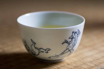 Suche nach <a href="/?s=White tea cup with animal painting (frog and rabit)">"White tea cup with animal painting (frog and rabit)" auf JAKYO</a>.<br>Informationen zur <a href="https://japan-kyoto.de/japan-bilder-fotografien/">Nutzung und Lizenz</a>. ©Christian Kaden