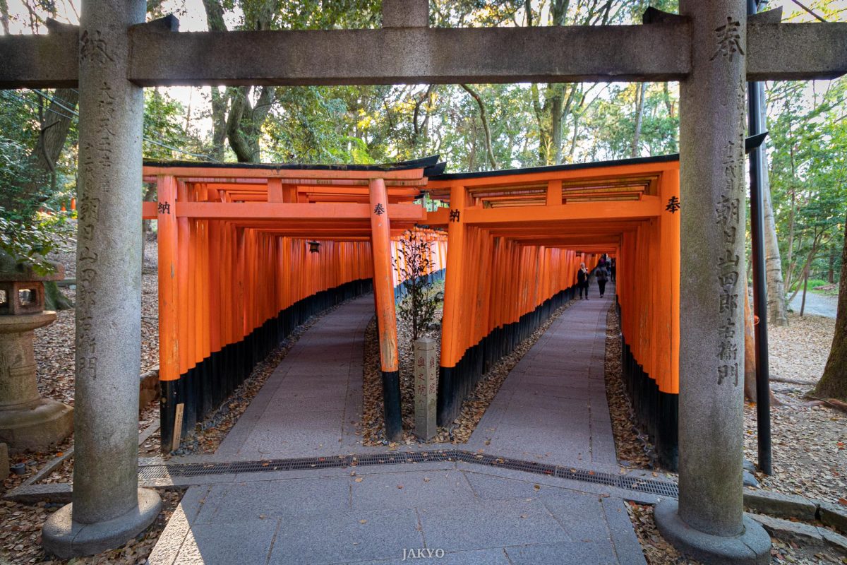 Fushimi Inari Taisha shrine in Kyoto / Fushimi Inari, J2019, Japan, Kansai, Kioto, Kyoto, Schrein, Shinto, Shintoism, Shrine, しんとう, じんじゃ, 京都, 伏見稲荷大社, 日本, 神社, 神道, 関西